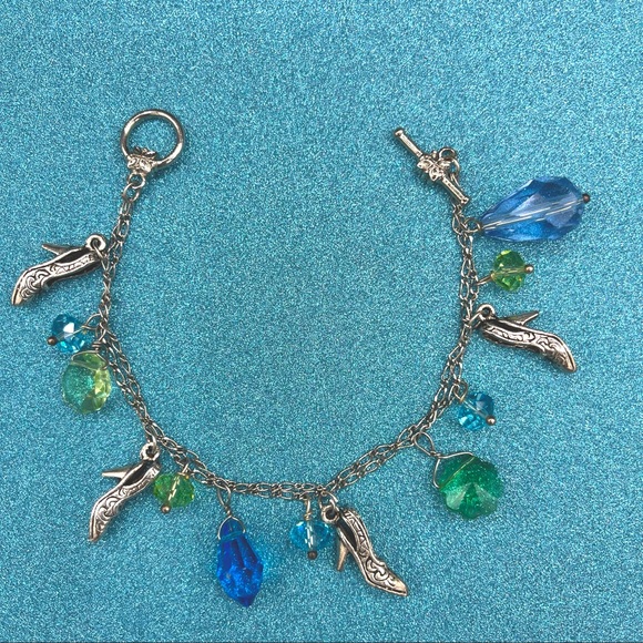 NWT DOUBLE STRAND CRYSTAL CHARM BRACELET IN TONES OF AQUA & GREEN, SILVER SHOES - Picture 11 of 16